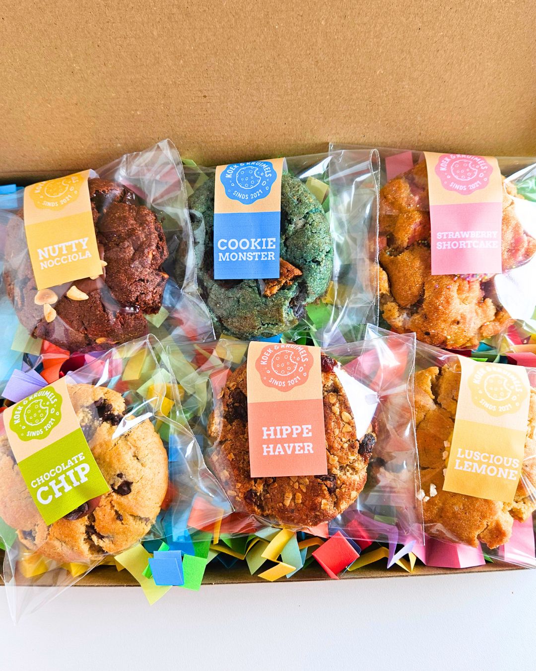Heerlijk gevulde cookiebox met 6 smaken vegan koeken